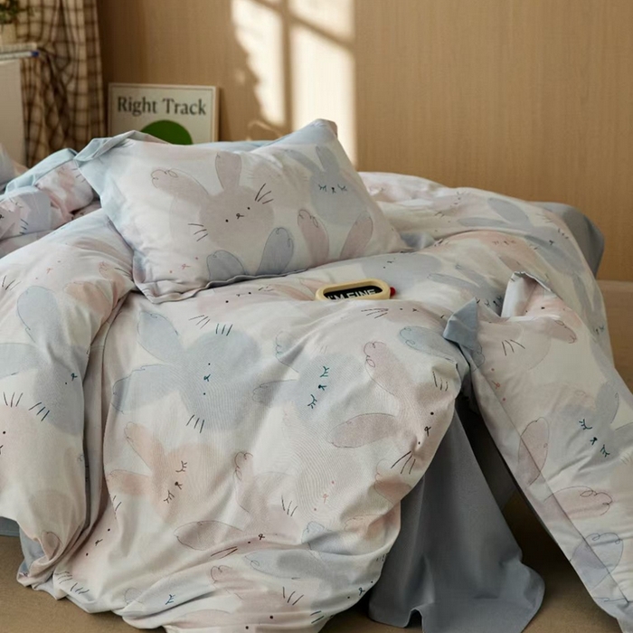 91家纺网 家纺一手货源 找家纺 棉生活家纺 2025秋冬新款长绒棉纯棉数码印花陶瓷磨毛四件套 萌萌兔