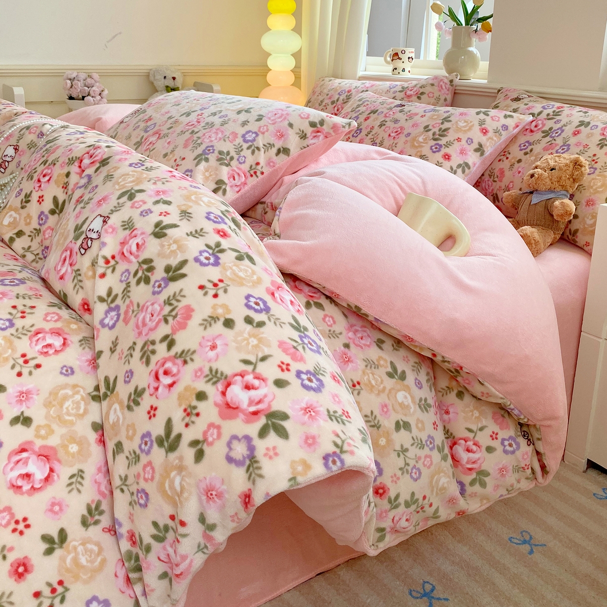 91家纺网 家纺一手货源 找家纺 悦织湾家纺 2025新款高克重牛奶绒印花四件套床单床笠轻奢时尚床上用品三四件套被套 花园小猫