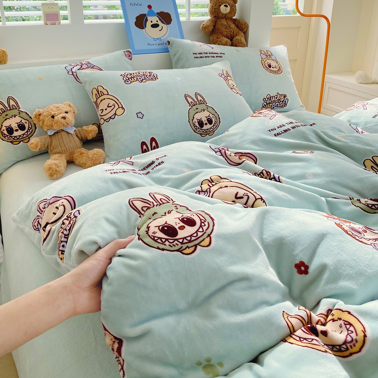 91家纺网 家纺一手货源 找家纺 悦织湾家纺 2025新款高克重牛奶绒印花四件套床单床笠轻奢时尚床上用品三四件套被套 拉布布