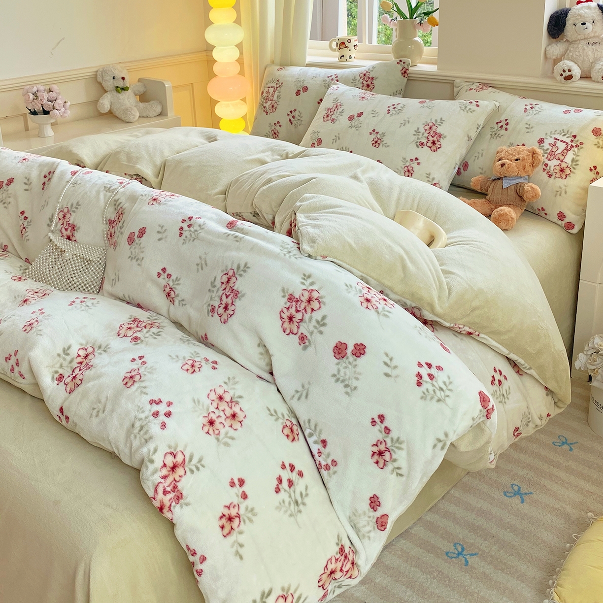 91家纺网 家纺一手货源 找家纺 悦织湾家纺 2025新款高克重牛奶绒印花四件套床单床笠轻奢时尚床上用品三四件套被套 两小无猜