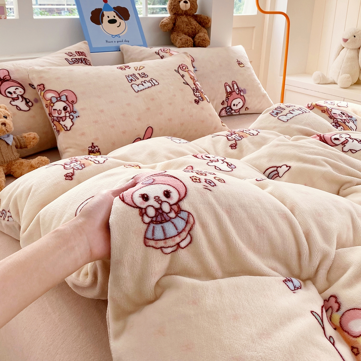 91家纺网 家纺一手货源 找家纺 悦织湾家纺 2025新款高克重牛奶绒印花四件套床单床笠轻奢时尚床上用品三四件套被套 美乐蒂