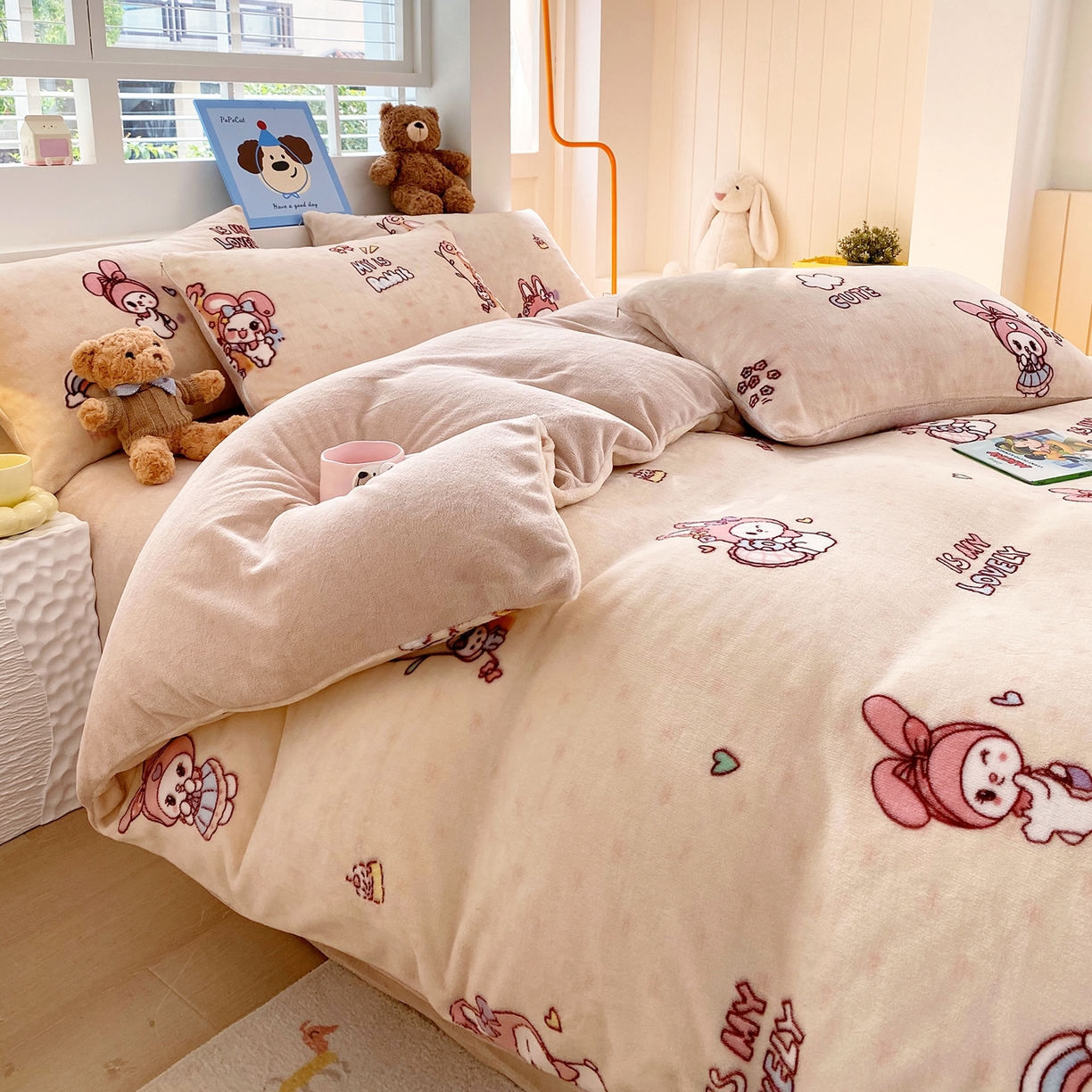 91家纺网 家纺一手货源 找家纺 悦织湾家纺 2025新款高克重牛奶绒印花四件套床单床笠轻奢时尚床上用品三四件套被套 美乐蒂