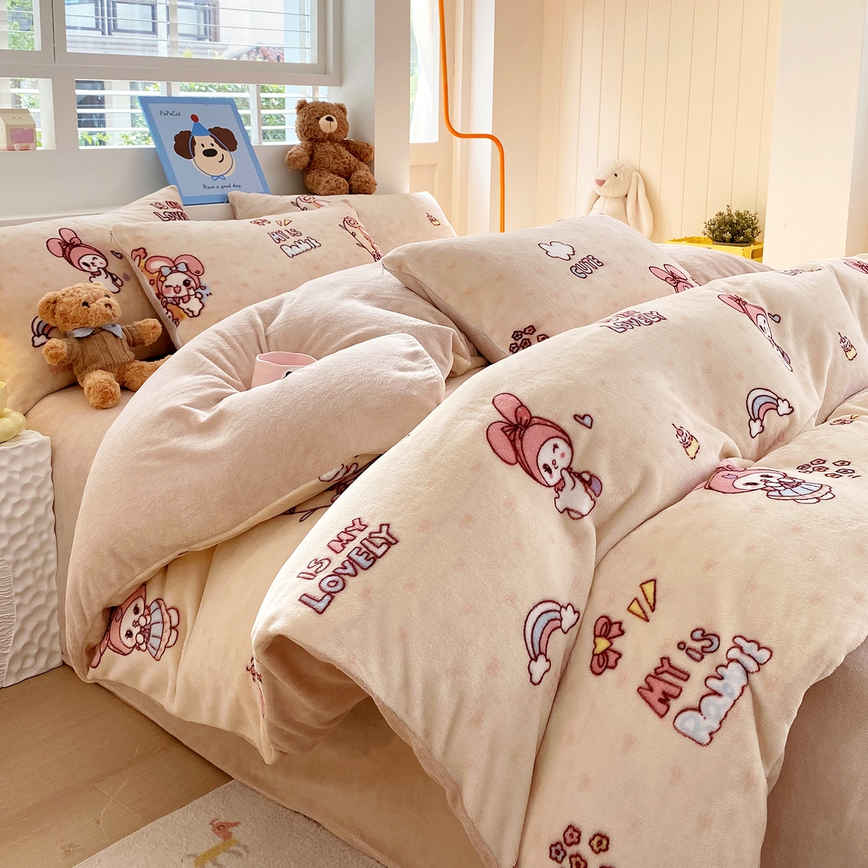 91家纺网 家纺一手货源 找家纺 悦织湾家纺 2025新款高克重牛奶绒印花四件套床单床笠轻奢时尚床上用品三四件套被套 美乐蒂