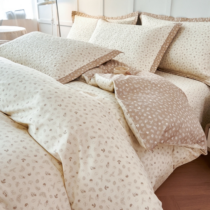 91家纺网 家纺一手货源 找家纺 2025新款13070双面全棉砂洗大直边床盖三件套四件套蘑菇屋