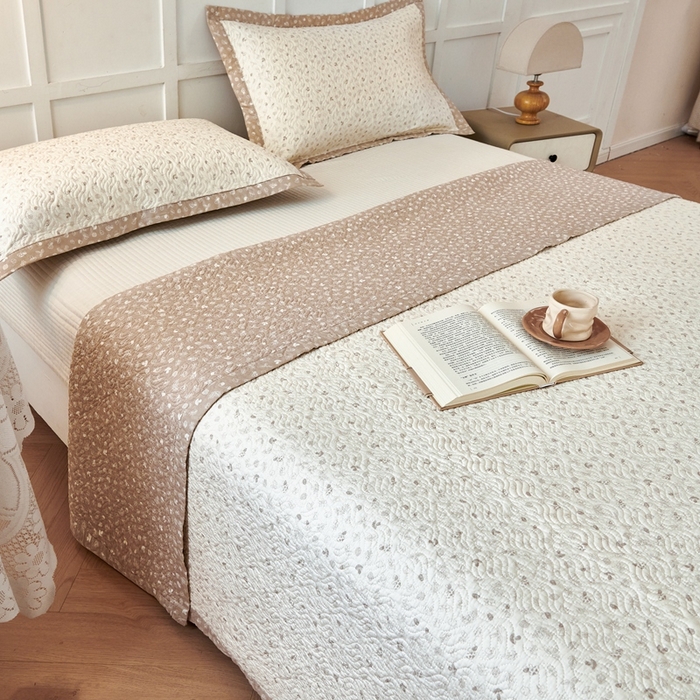 91家纺网 家纺一手货源 找家纺 2025新款13070双面全棉砂洗大直边床盖三件套四件套蘑菇屋