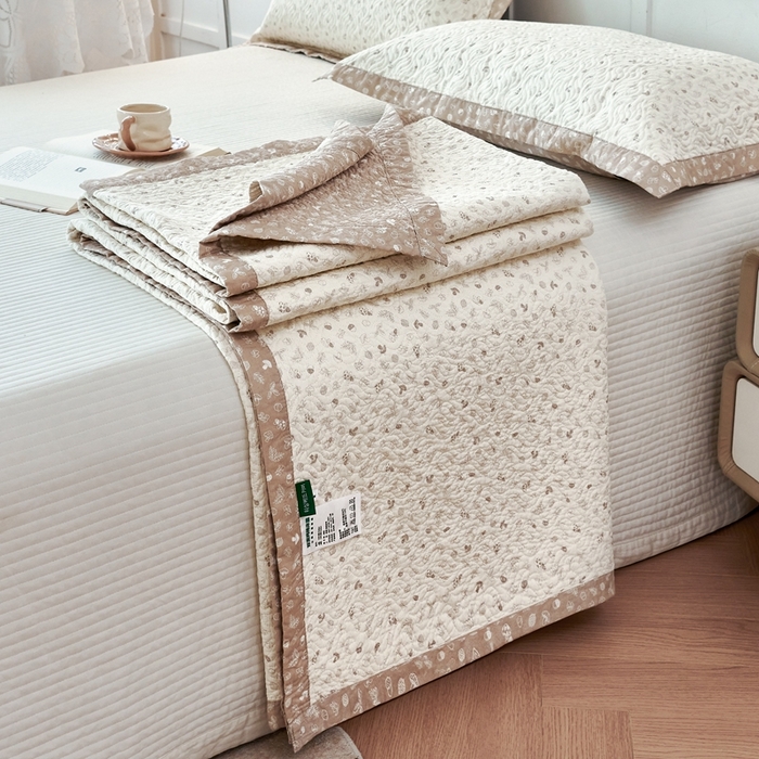 91家纺网 家纺一手货源 找家纺 2025新款13070双面全棉砂洗大直边床盖三件套四件套蘑菇屋