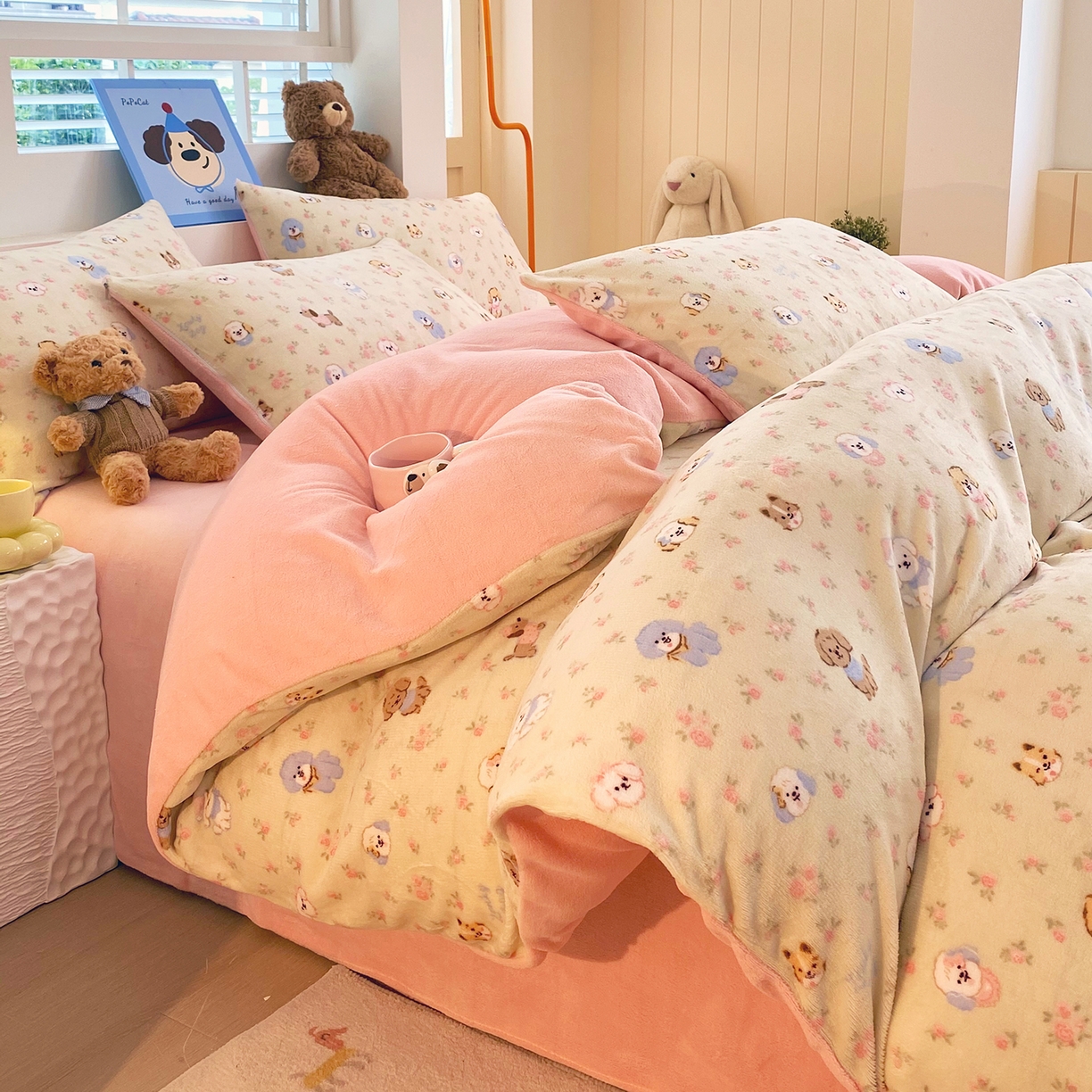 91家纺网 家纺一手货源 找家纺 悦织湾家纺 2025新款高克重牛奶绒印花四件套床单床笠轻奢时尚床上用品三四件套被套 迷你小狗