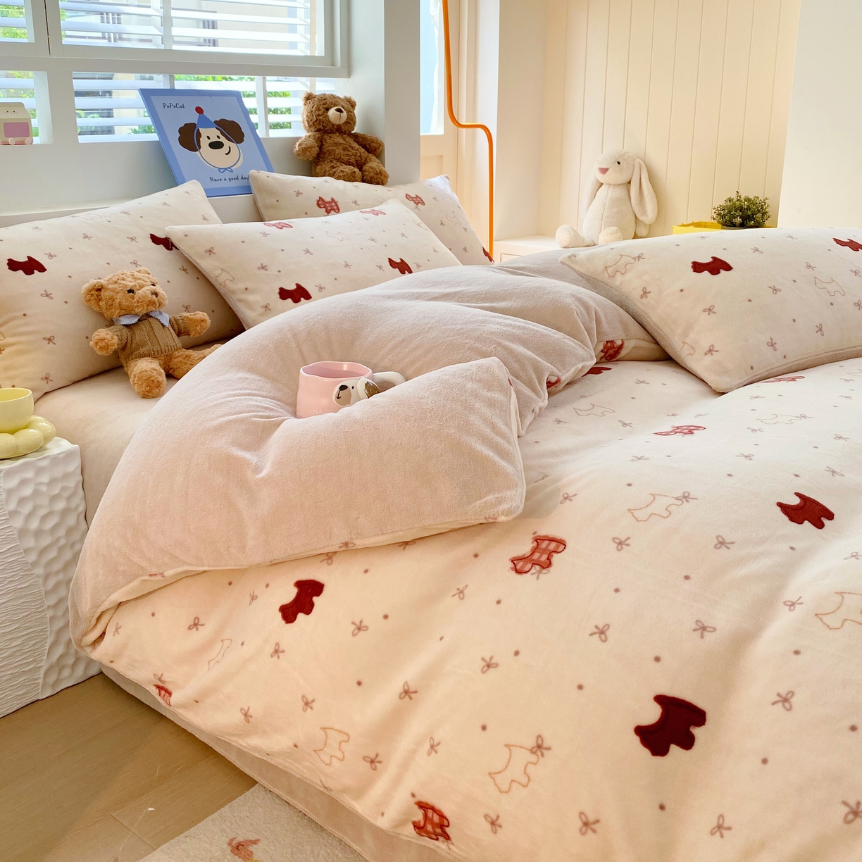 91家纺网 家纺一手货源 找家纺 悦织湾家纺 2025新款高克重牛奶绒印花四件套床单床笠轻奢时尚床上用品三四件套被套 奶油小狗