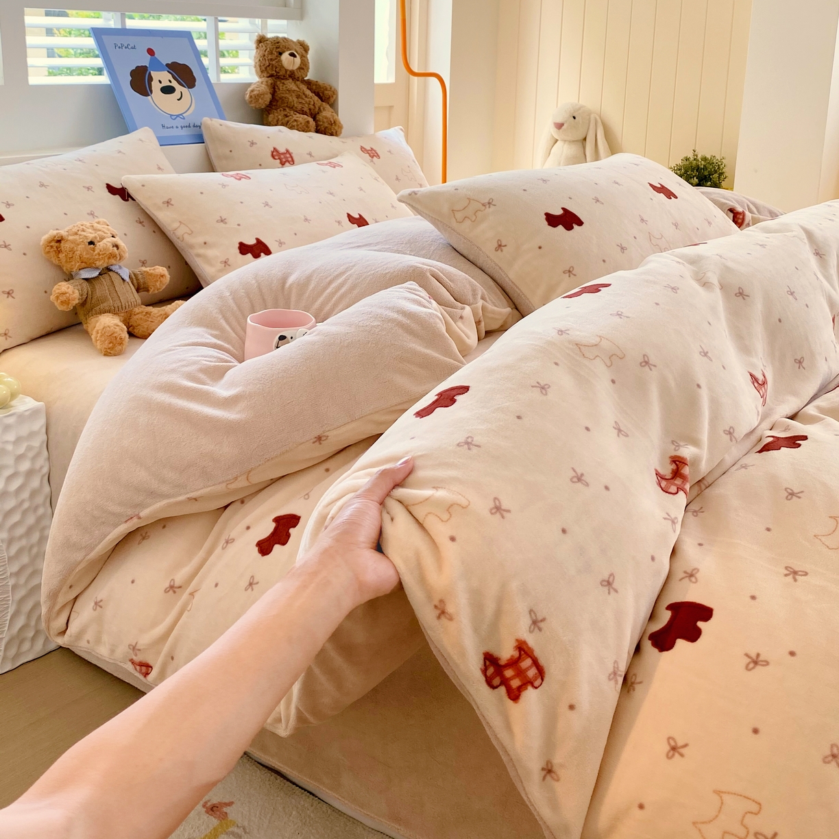 91家纺网 家纺一手货源 找家纺 悦织湾家纺 2025新款高克重牛奶绒印花四件套床单床笠轻奢时尚床上用品三四件套被套 奶油小狗