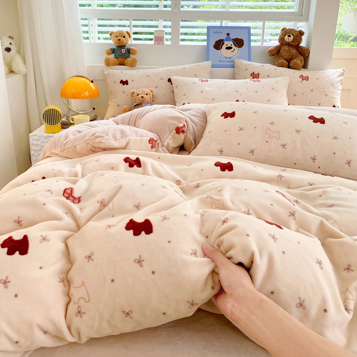 91家纺网 家纺一手货源 找家纺 悦织湾家纺 2025新款高克重牛奶绒印花四件套床单床笠轻奢时尚床上用品三四件套被套 奶油小狗