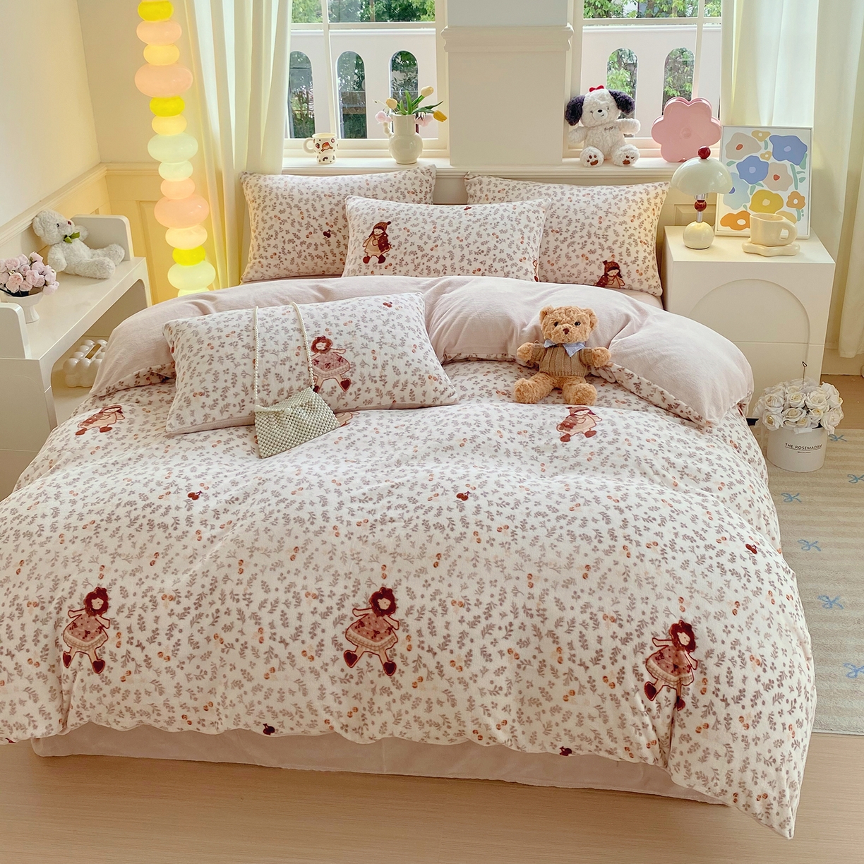 91家纺网 家纺一手货源 找家纺 悦织湾家纺 2025新款高克重牛奶绒印花四件套床单床笠轻奢时尚床上用品三四件套被套 甜美女孩