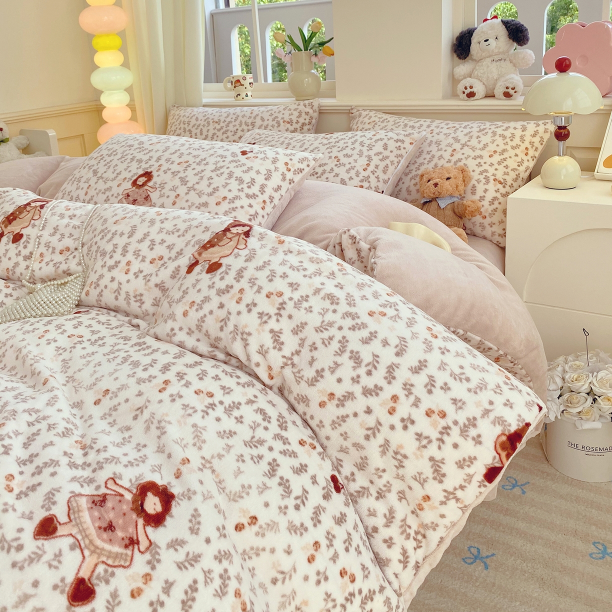 91家纺网 家纺一手货源 找家纺 悦织湾家纺 2025新款高克重牛奶绒印花四件套床单床笠轻奢时尚床上用品三四件套被套 甜美女孩