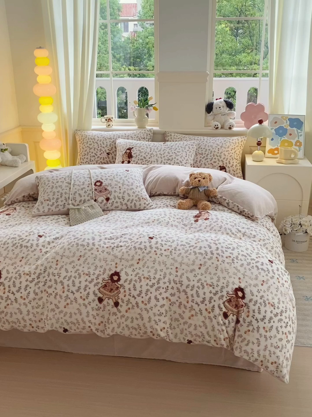 91家纺网 家纺一手货源 找家纺 悦织湾家纺 2025新款高克重牛奶绒印花四件套床单床笠轻奢时尚床上用品三四件套被套 甜美女孩