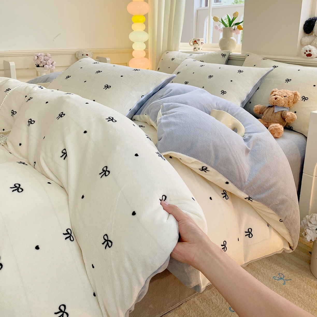 91家纺网 家纺一手货源 找家纺 悦织湾家纺 2025新款高克重牛奶绒印花四件套床单床笠轻奢时尚床上用品三四件套被套 甜蜜蝴蝶结