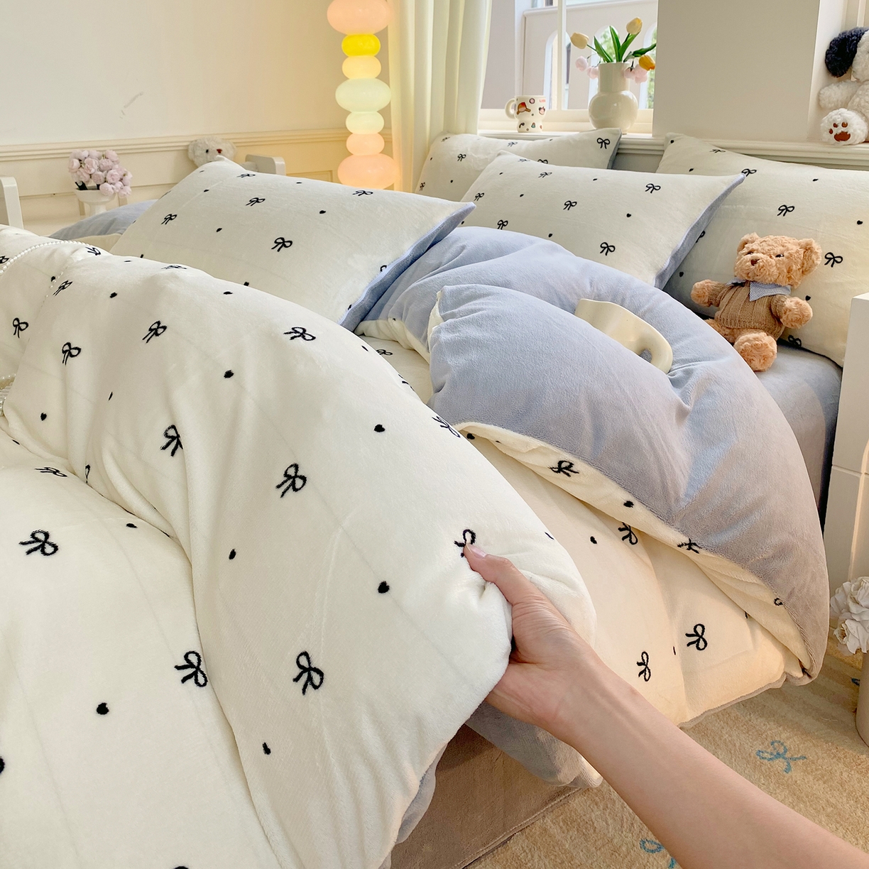 91家纺网 家纺一手货源 找家纺 悦织湾家纺 2025新款高克重牛奶绒印花四件套床单床笠轻奢时尚床上用品三四件套被套 甜蜜蝴蝶结