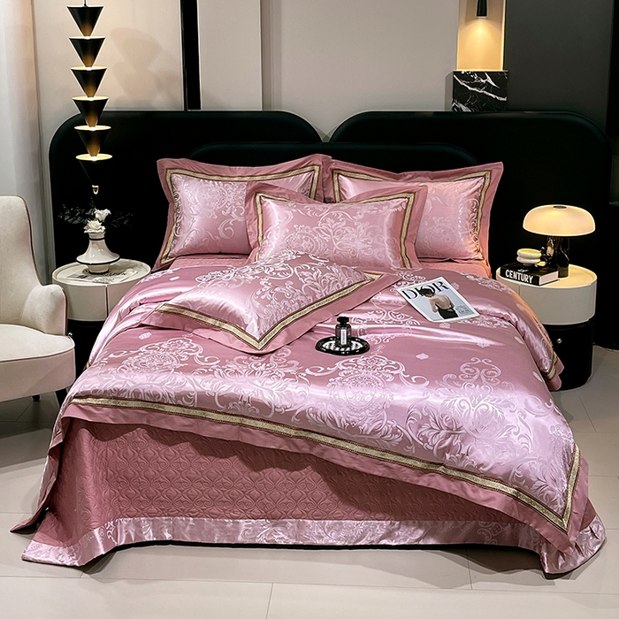 91家纺网 家纺一手货源 找家纺 小时代家纺 2025新款纯棉贡缎提花夹棉床盖四件套 豪华经典-豆沙