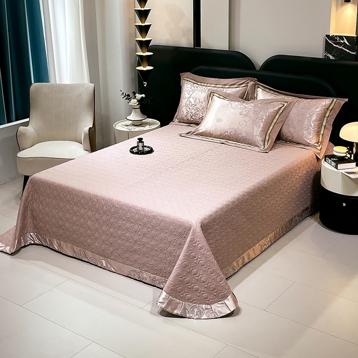 91家纺网 家纺一手货源 找家纺 小时代家纺 2025新款纯棉贡缎提花夹棉床盖四件套 豪华经典-灰金