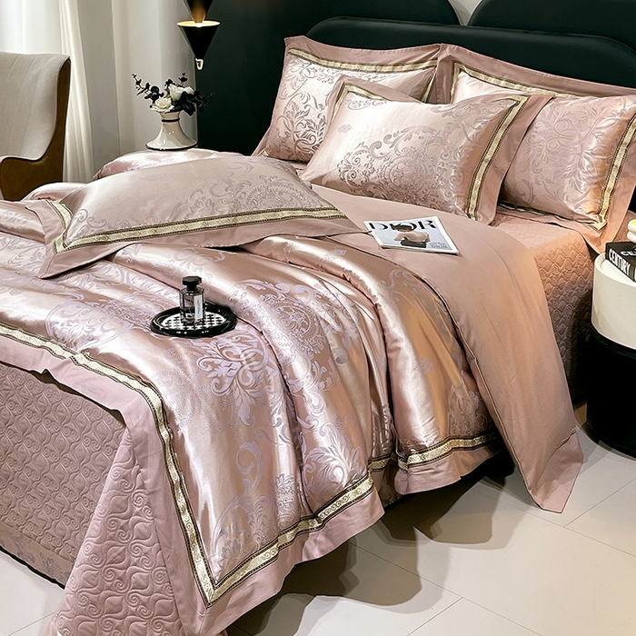 91家纺网 家纺一手货源 找家纺 小时代家纺 2025新款纯棉贡缎提花夹棉床盖四件套 豪华经典-灰金