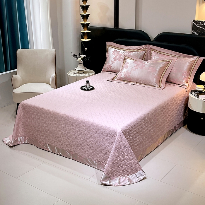 91家纺网 家纺一手货源 找家纺 小时代家纺 2025新款纯棉贡缎提花夹棉床盖四件套 华贵佳人-银粉