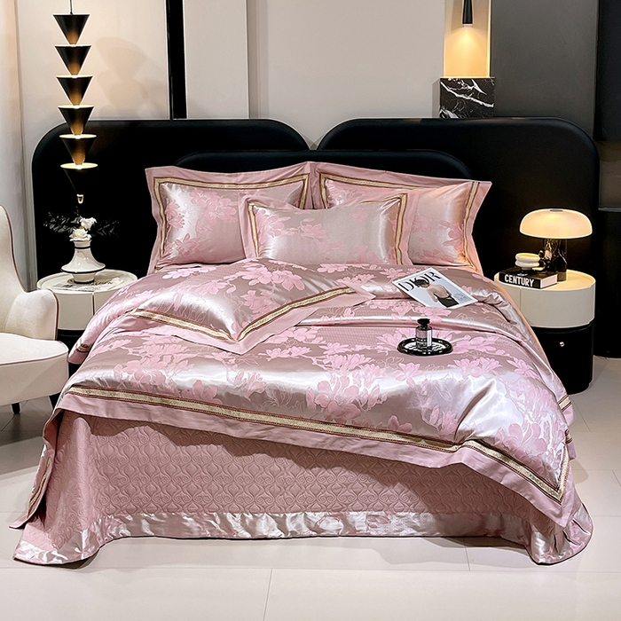 91家纺网 家纺一手货源 找家纺 小时代家纺 2025新款纯棉贡缎提花夹棉床盖四件套 华贵佳人-银粉