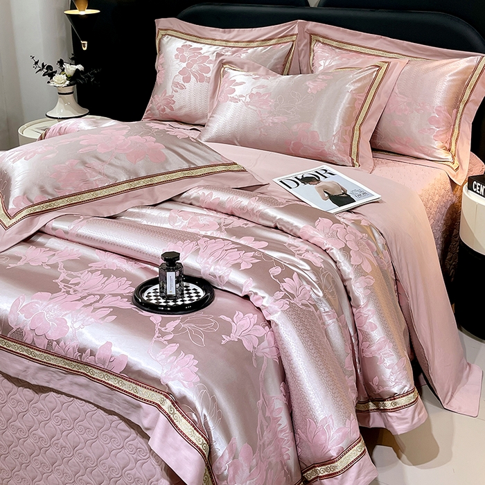 91家纺网 家纺一手货源 找家纺 小时代家纺 2025新款纯棉贡缎提花夹棉床盖四件套 华贵佳人-银粉