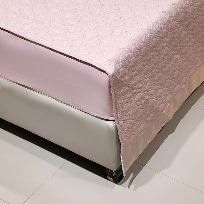 91家纺网 家纺一手货源 找家纺 小时代家纺 2025新款纯棉贡缎提花夹棉床盖四件套 华贵佳人-银粉