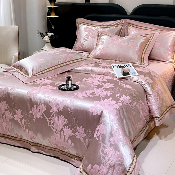 91家纺网 家纺一手货源 找家纺 小时代家纺 2025新款纯棉贡缎提花夹棉床盖四件套 华贵佳人-银粉