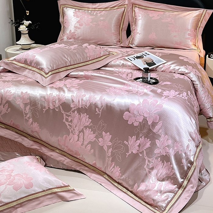 91家纺网 家纺一手货源 找家纺 小时代家纺 2025新款纯棉贡缎提花夹棉床盖四件套 华贵佳人-银粉