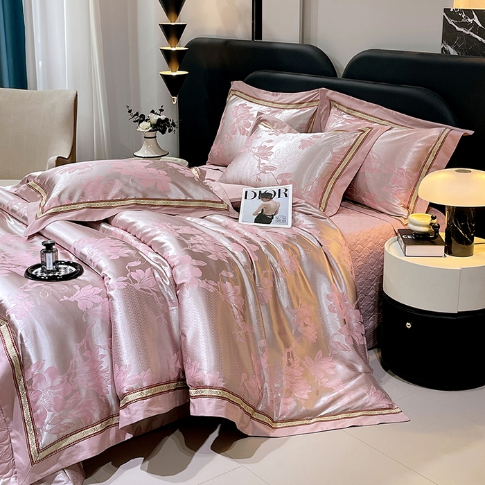 91家纺网 家纺一手货源 找家纺 小时代家纺 2025新款纯棉贡缎提花夹棉床盖四件套 华贵佳人-银粉