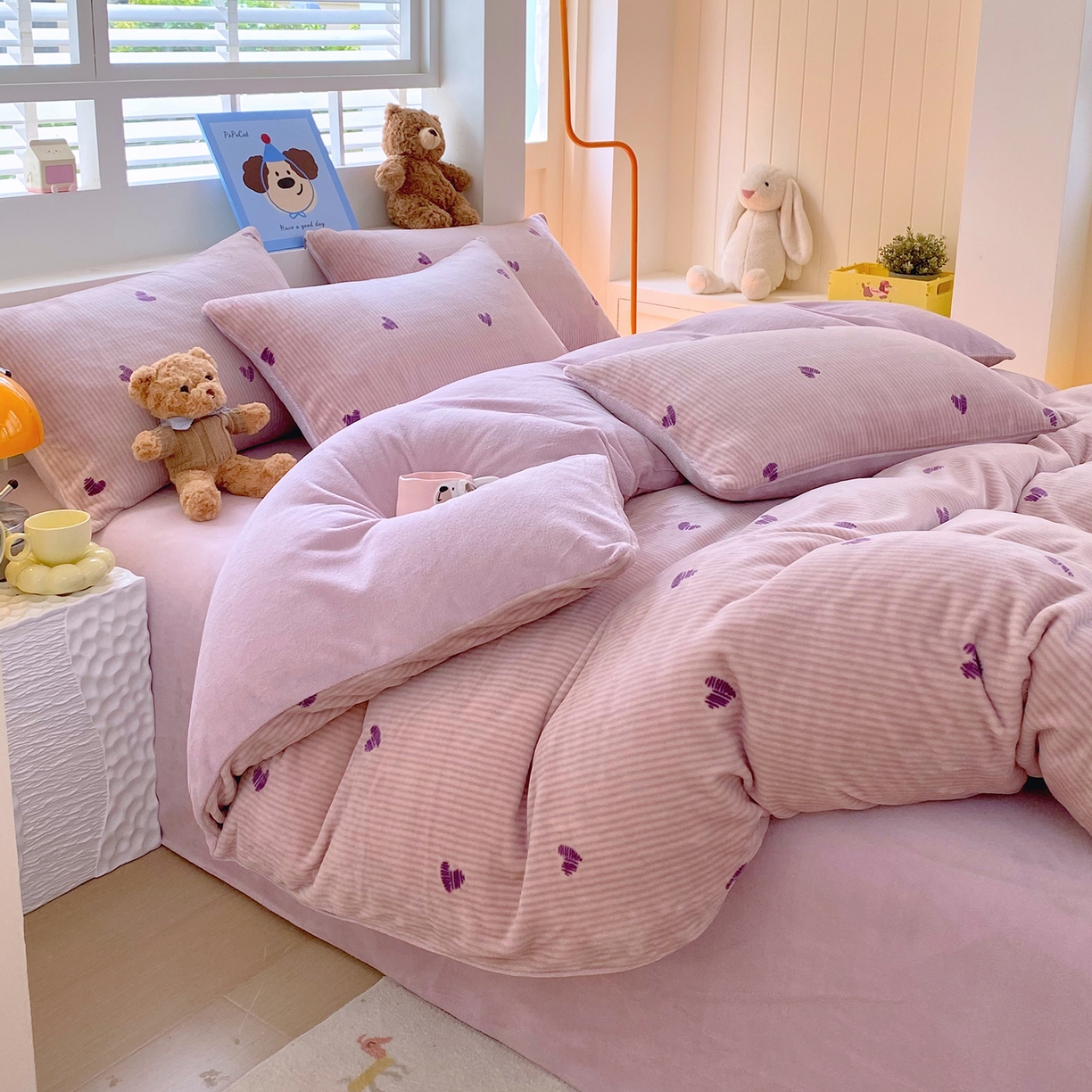 91家纺网 家纺一手货源 找家纺 悦织湾家纺 2025新款高克重牛奶绒印花四件套床单床笠轻奢时尚床上用品三四件套被套 条纹爱心