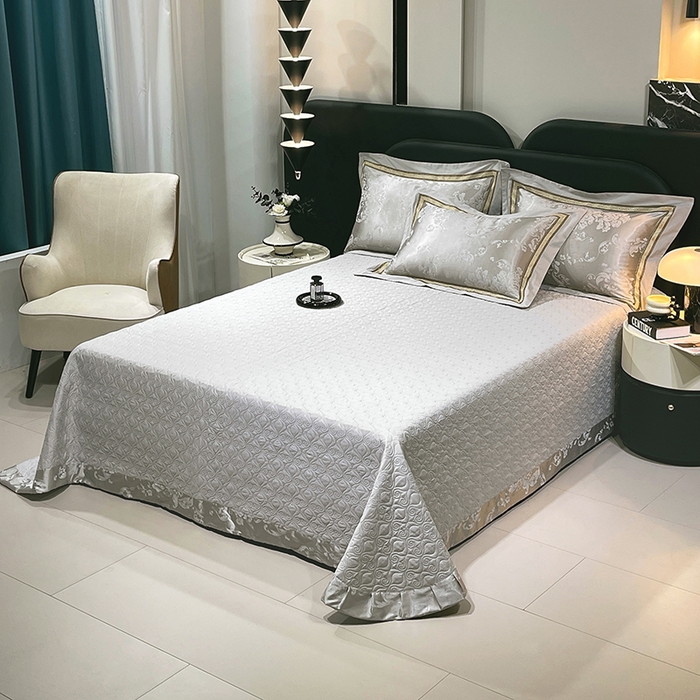 91家纺网 家纺一手货源 找家纺 小时代家纺 2025新款纯棉贡缎提花夹棉床盖四件套 维尼斯-浅灰