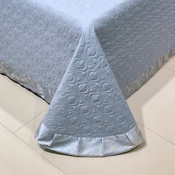 91家纺网 家纺一手货源 找家纺 小时代家纺 2025新款纯棉贡缎提花夹棉床盖四件套 逸彩飞扬-兰灰