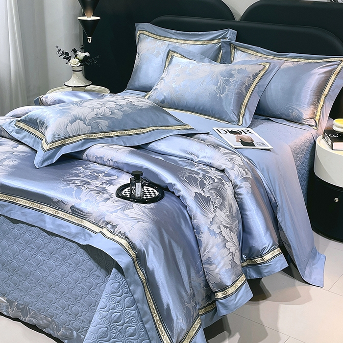 91家纺网 家纺一手货源 找家纺 小时代家纺 2025新款纯棉贡缎提花夹棉床盖四件套 逸彩飞扬-兰灰