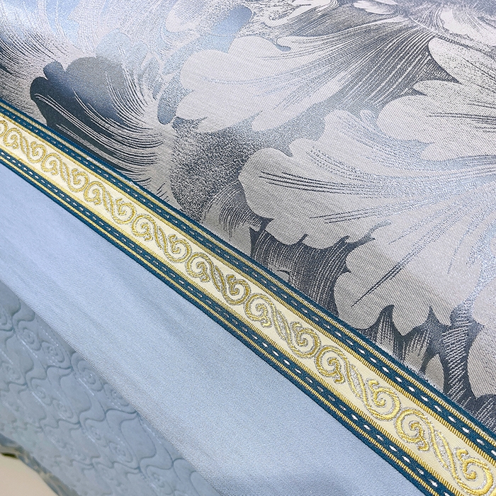 91家纺网 家纺一手货源 找家纺 小时代家纺 2025新款纯棉贡缎提花夹棉床盖四件套 逸彩飞扬-兰灰