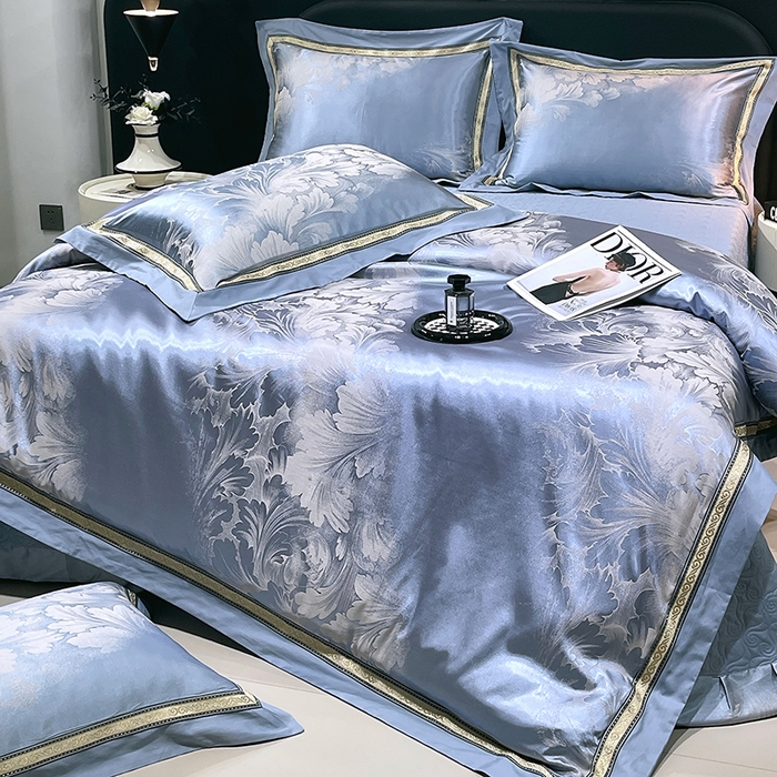 91家纺网 家纺一手货源 找家纺 小时代家纺 2025新款纯棉贡缎提花夹棉床盖四件套 逸彩飞扬-兰灰