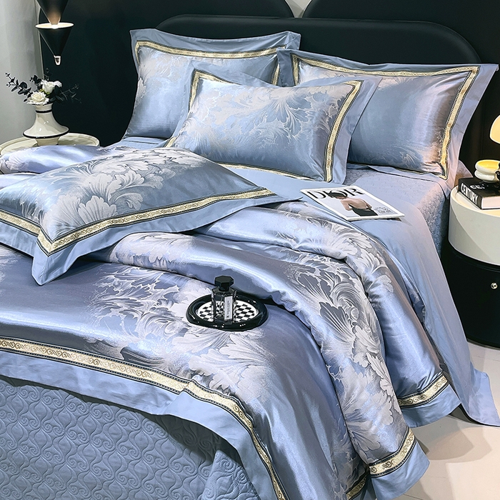 91家纺网 家纺一手货源 找家纺 小时代家纺 2025新款纯棉贡缎提花夹棉床盖四件套 逸彩飞扬-兰灰