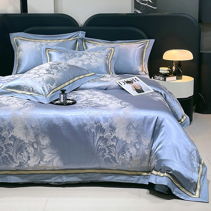 91家纺网 家纺一手货源 找家纺 小时代家纺 2025新款纯棉贡缎提花夹棉床盖四件套 逸彩飞扬-兰灰