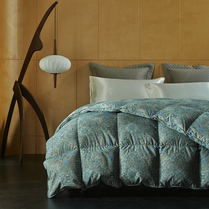 91家纺网 家纺一手货源 找家纺 暖羽屋羽绒馆 2025新款罗斯空间鹅绒丝被子95白鹅绒丝被芯双人婚庆冬被春秋被子被芯 D 烟雨青