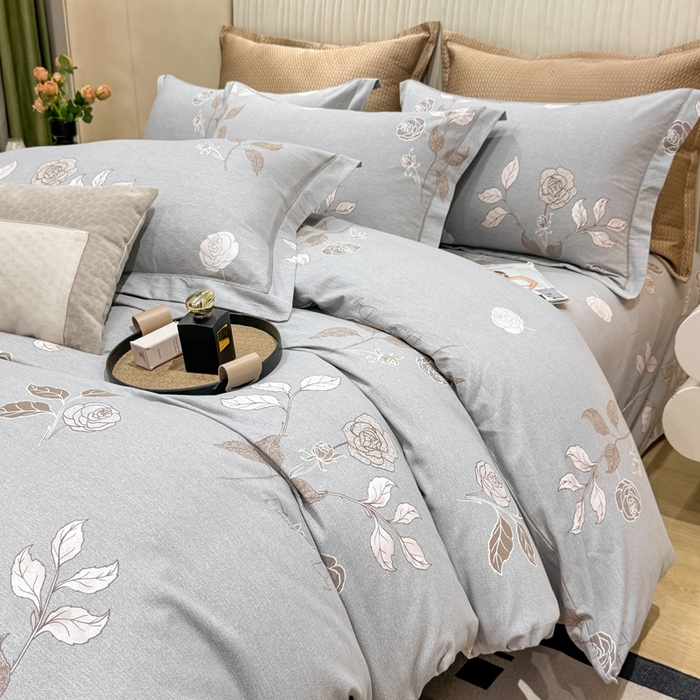 91家纺网 家纺一手货源 找家纺 凌鼎 2025新款100%全棉磨毛四件套数码印花加厚纯棉磨毛四件套玫瑰爱恋灰