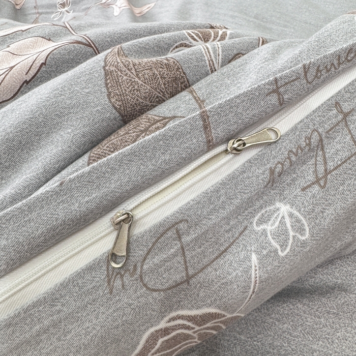 91家纺网 家纺一手货源 找家纺 凌鼎 2025新款100%全棉磨毛四件套数码印花加厚纯棉磨毛四件套玫瑰爱恋灰