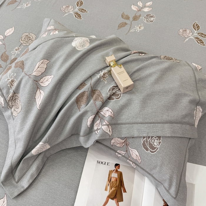 91家纺网 家纺一手货源 找家纺 凌鼎 2025新款100%全棉磨毛四件套数码印花加厚纯棉磨毛四件套玫瑰爱恋灰