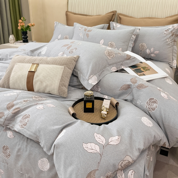 91家纺网 家纺一手货源 找家纺 凌鼎 2025新款100%全棉磨毛四件套数码印花加厚纯棉磨毛四件套玫瑰爱恋灰