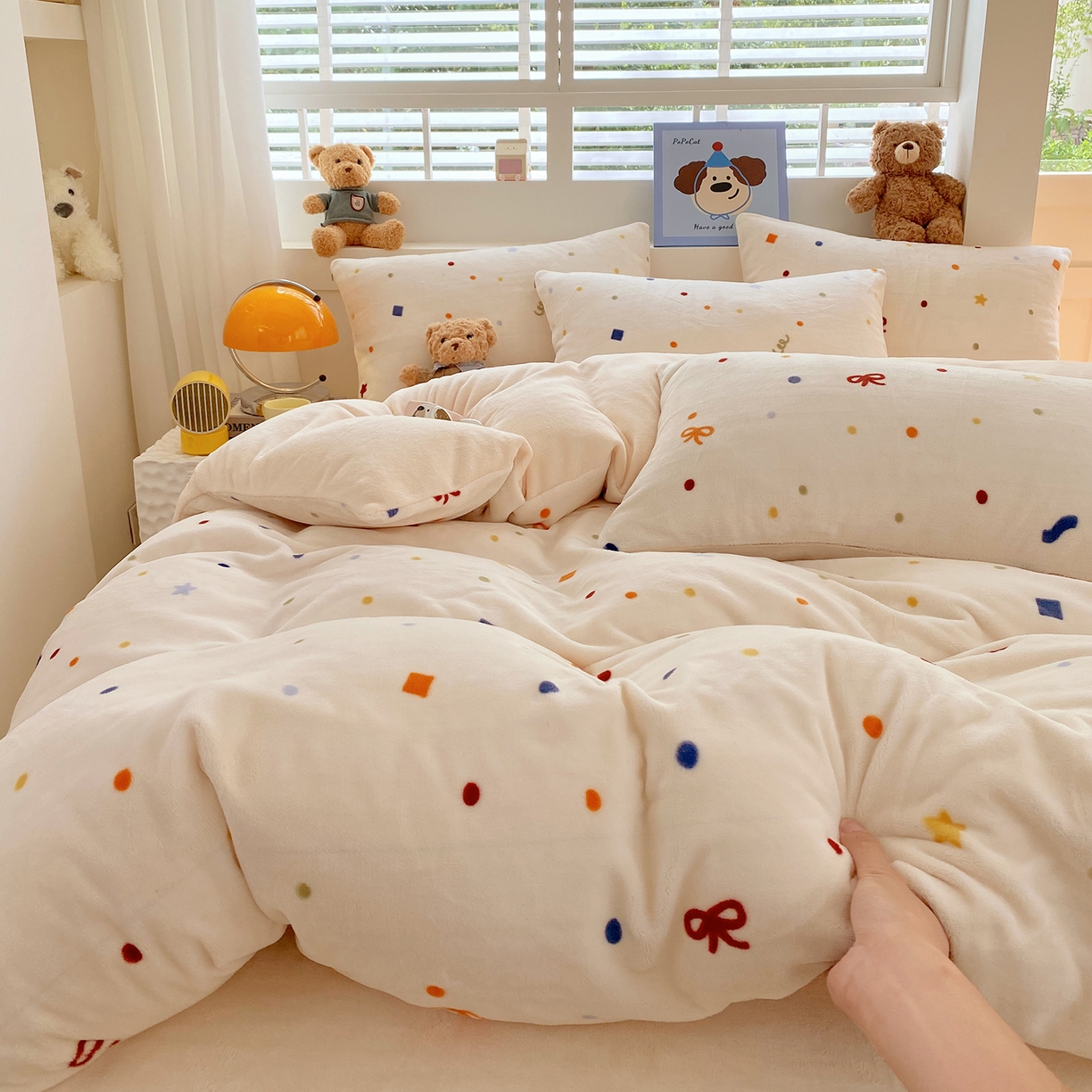 91家纺网 家纺一手货源 找家纺 悦织湾家纺 2025新款高克重牛奶绒印花四件套床单床笠轻奢时尚床上用品三四件套被套 五彩斑斓