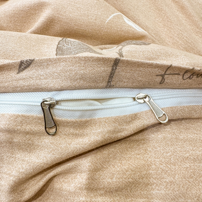 91家纺网 家纺一手货源 找家纺 凌鼎 2025新款100%全棉磨毛四件套数码印花加厚纯棉磨毛四件套玫瑰爱恋咖