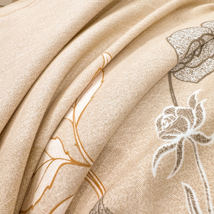 91家纺网 家纺一手货源 找家纺 凌鼎 2025新款100%全棉磨毛四件套数码印花加厚纯棉磨毛四件套玫瑰爱恋咖