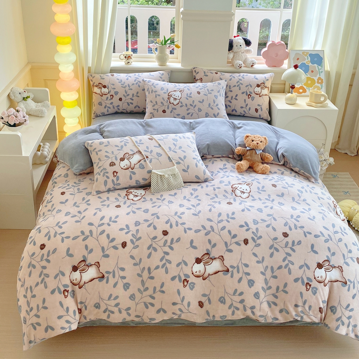 91家纺网 家纺一手货源 找家纺 悦织湾家纺 2025新款高克重牛奶绒印花四件套床单床笠轻奢时尚床上用品三四件套被套 叶子萌兔