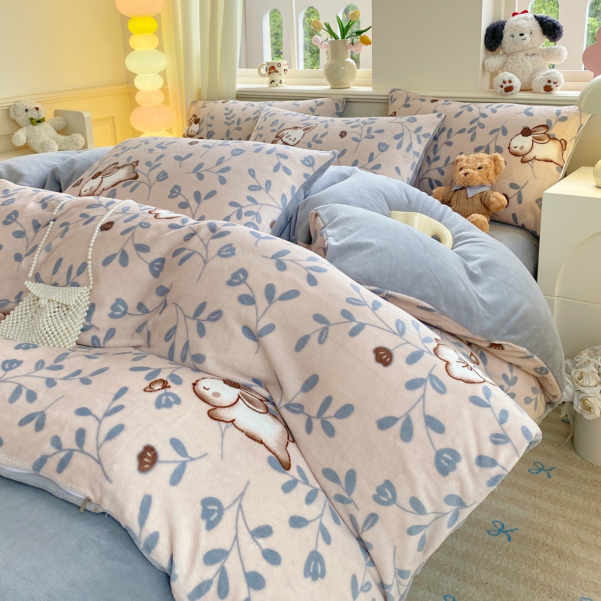 91家纺网 家纺一手货源 找家纺 悦织湾家纺 2025新款高克重牛奶绒印花四件套床单床笠轻奢时尚床上用品三四件套被套 叶子萌兔