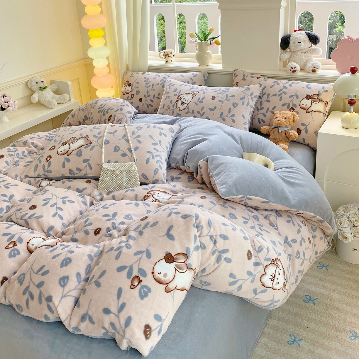 91家纺网 家纺一手货源 找家纺 悦织湾家纺 2025新款高克重牛奶绒印花四件套床单床笠轻奢时尚床上用品三四件套被套 叶子萌兔