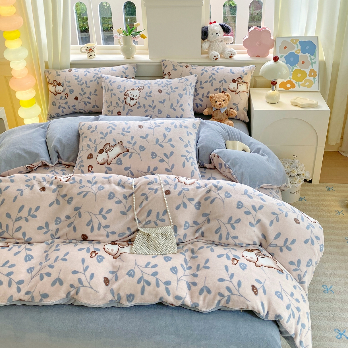 91家纺网 家纺一手货源 找家纺 悦织湾家纺 2025新款高克重牛奶绒印花四件套床单床笠轻奢时尚床上用品三四件套被套 叶子萌兔