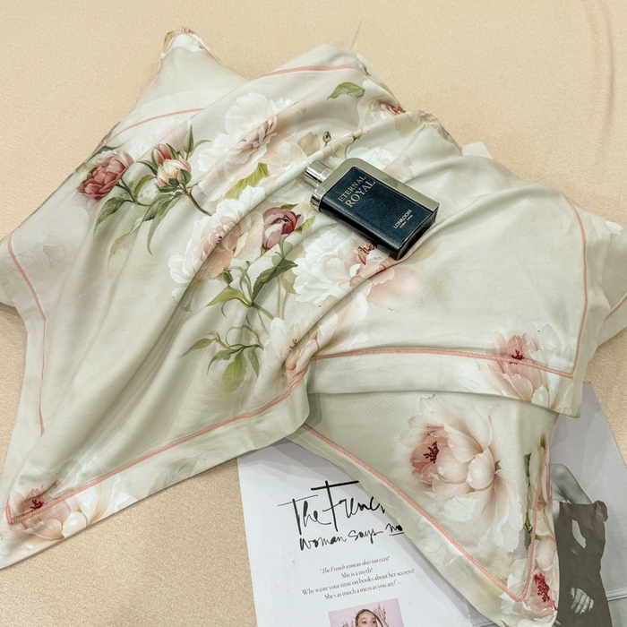 91家纺网 家纺一手货源 找家纺 凌鼎 2025新款100%全棉磨毛四件套数码印花加厚纯棉磨毛四件套轻盈花语